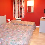 Hotel Brit Confort Pau 3*
