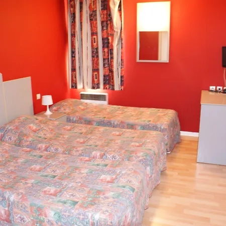 Hotel Brit Confort Pau 3*