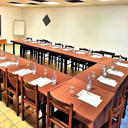 Hotel Brit Confort Pau 3*