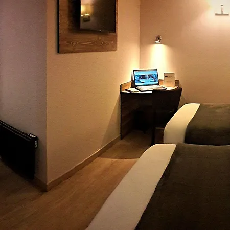 Hotel Brit Confort Pau Lons