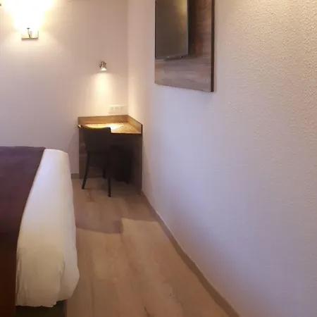 Hotel Brit Confort Pau 3*
