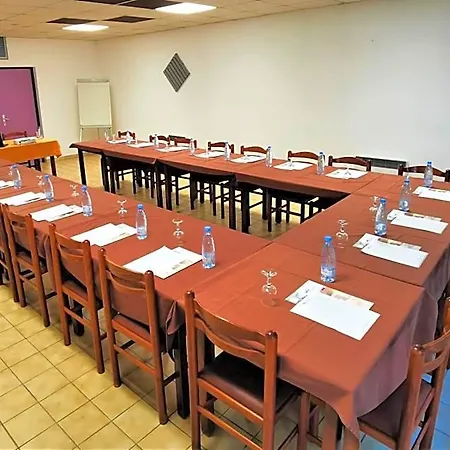 Hotel Brit Confort Pau 3*