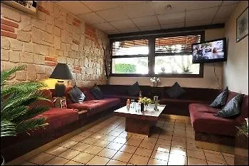 Brit Confort Pau Hotel 3*