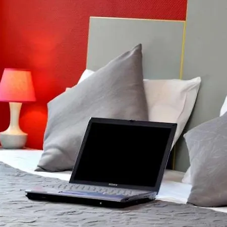 Brit Confort Pau Hotell