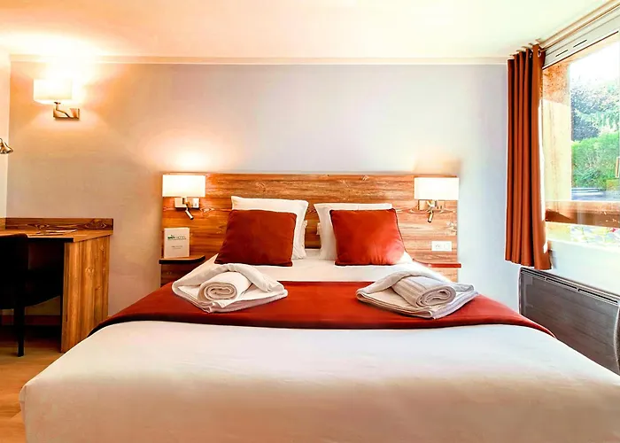 Brit Confort Pau 호텔