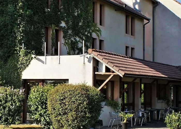 Brit Confort Pau Hotel 3*