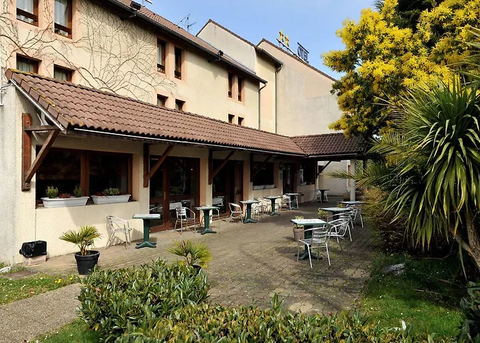 Brit Confort Pau 호텔