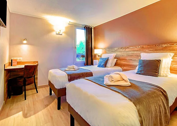 Brit Confort Pau 호텔 3*