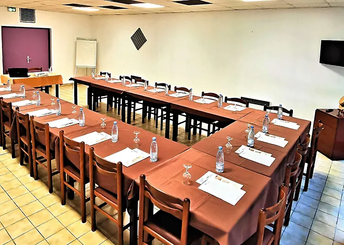 Hotel Brit Confort Pau 3*