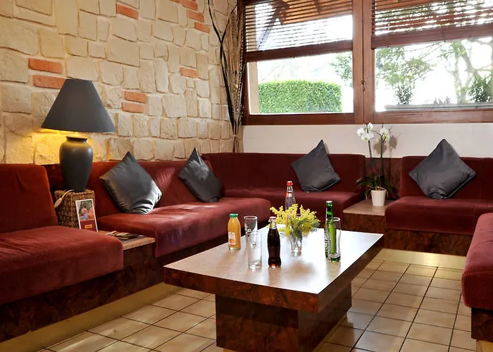 Hotel Brit Confort Pau 3*