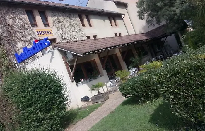 Hotel Brit Confort Pau 3*