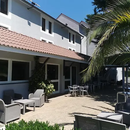 Hotel Brit Confort Pau