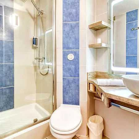 Brit Confort Pau Hotel 3*