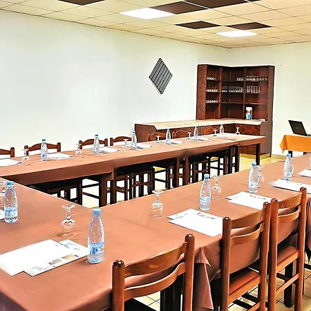 Hotel Brit Confort Pau Lons