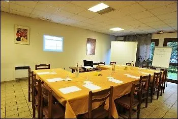 Brit Confort Pau Hotel 3*